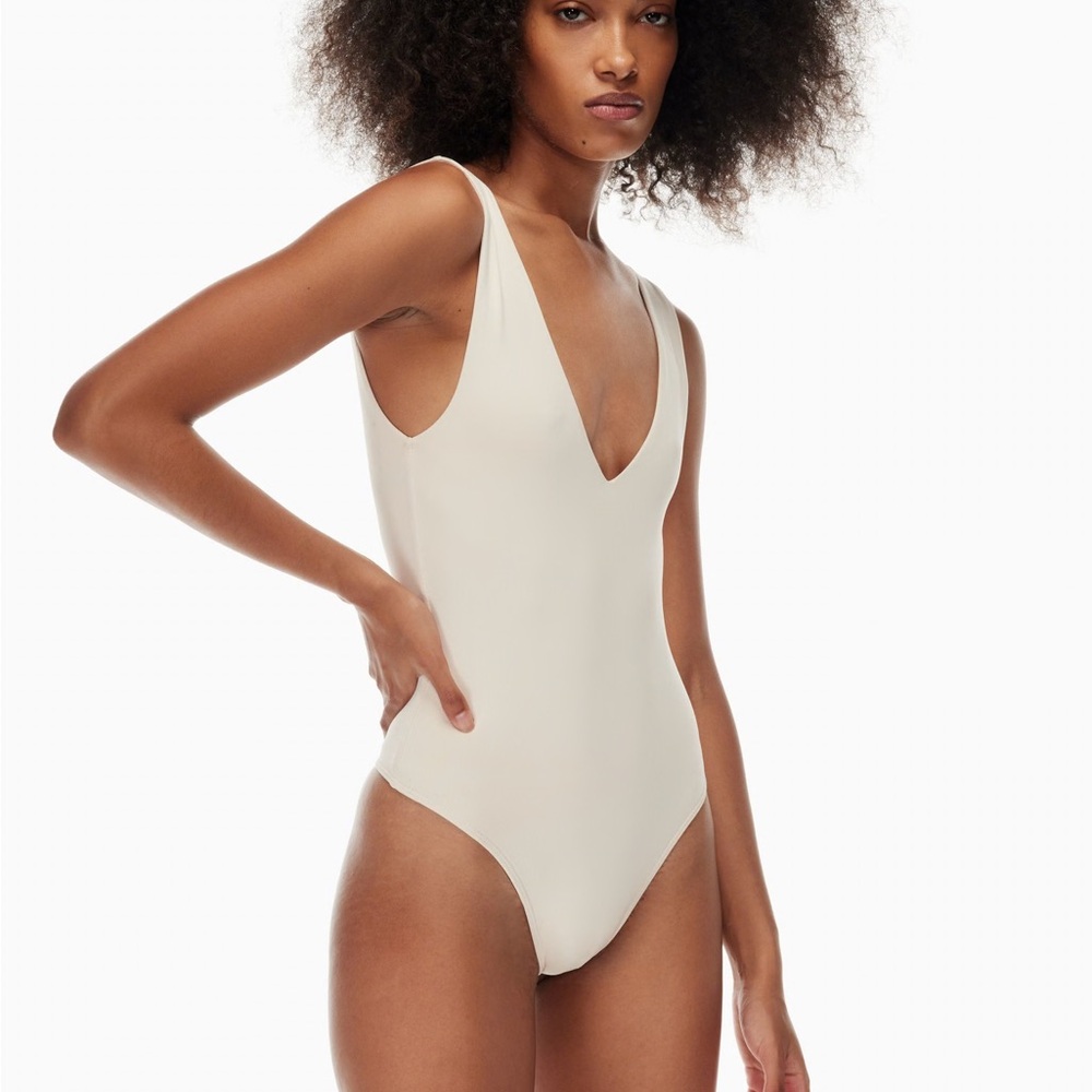 Babaton Contour V-neck Bodysuit